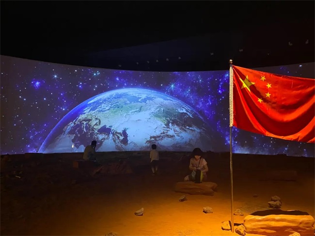 1000㎡超大空間、44*8米巨型弧幕 SEEMILE助力中國航天官方藝術(shù)特展
